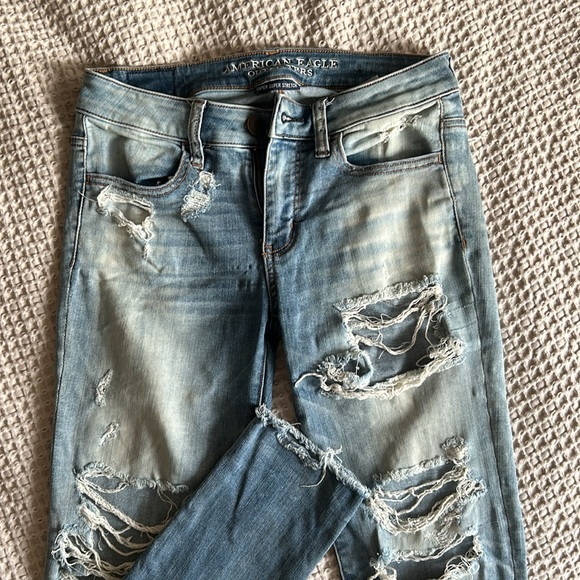 American Eagle size 4 regular, distressed and washed look - Picture 3 of 4